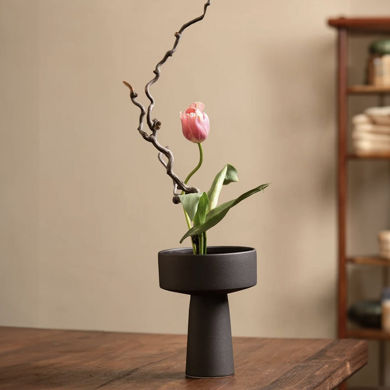 Ikebana vase swimmer