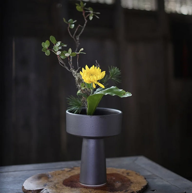 Ikebana vase swimmer