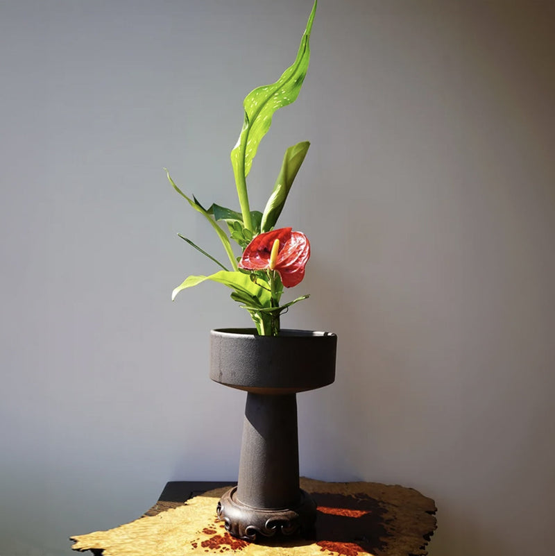 Ikebana vase swimmer