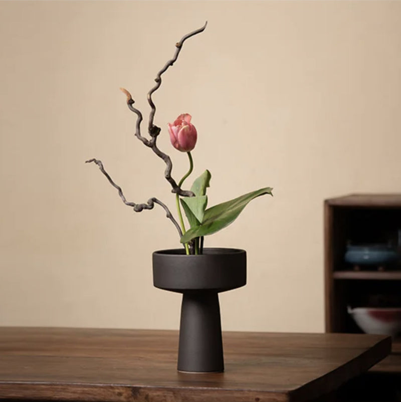 Ikebana vase swimmer