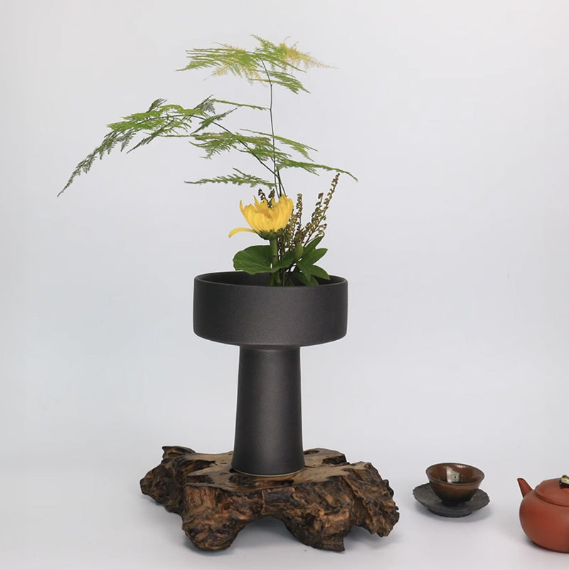 Ikebana vase swimmer