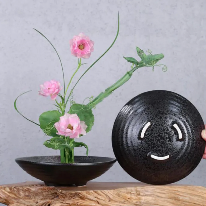 Ikebana vase moribana round black