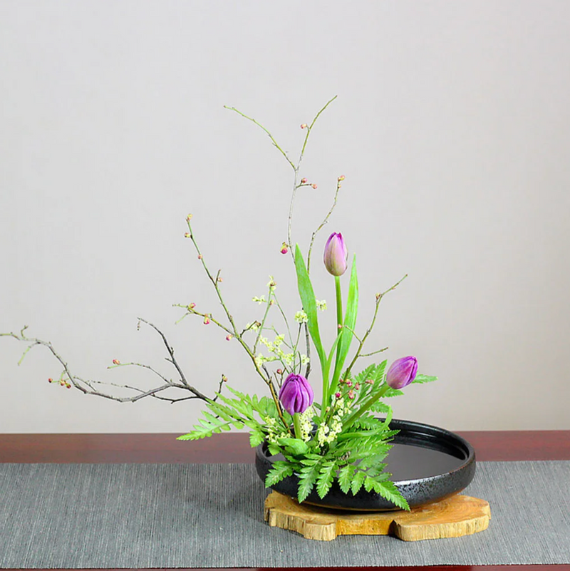 Ikebana vase moribana