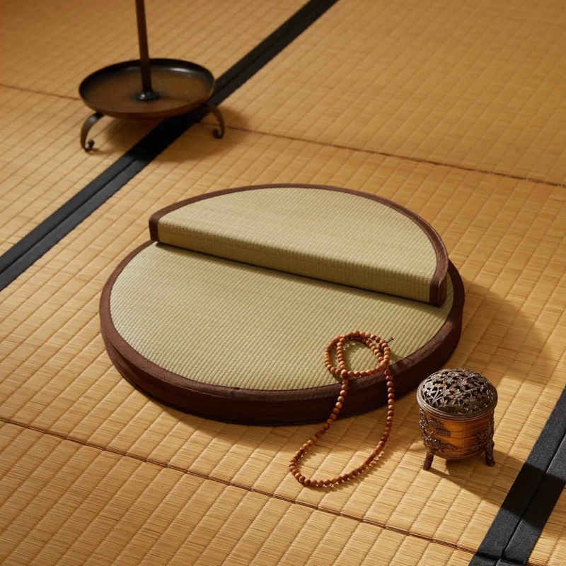 Zabuton in round tatami