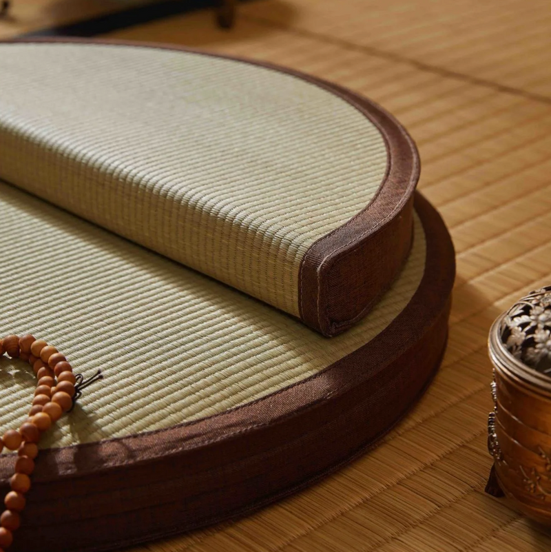 Zabuton in round tatami