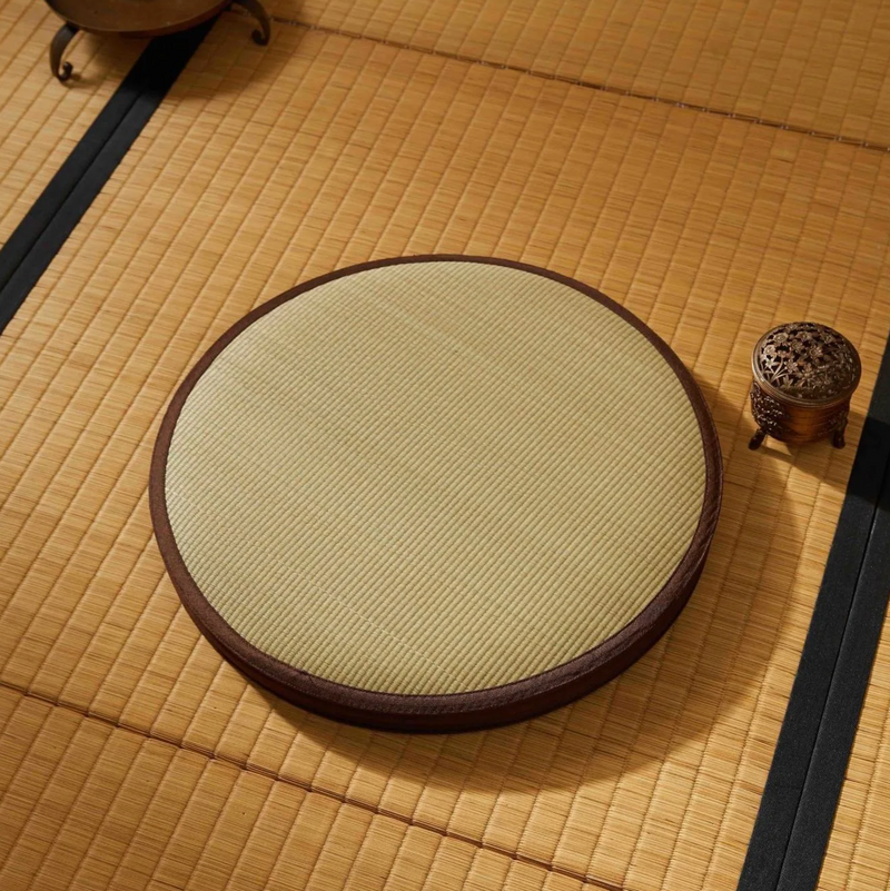 Zabuton in round tatami