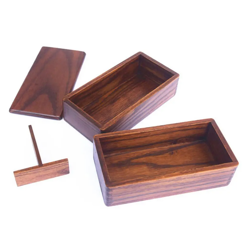 Rectangular wooden bento box with floor