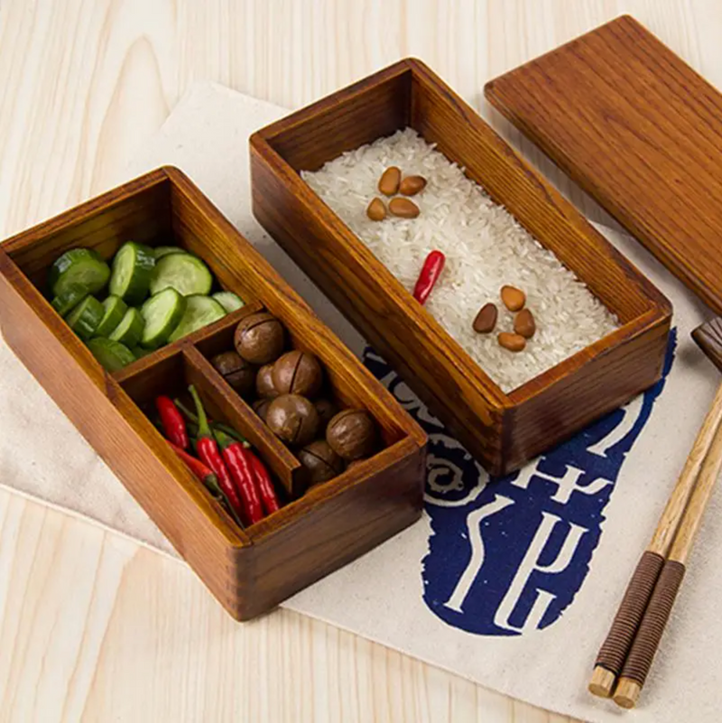 Rectangular wooden bento box with floor