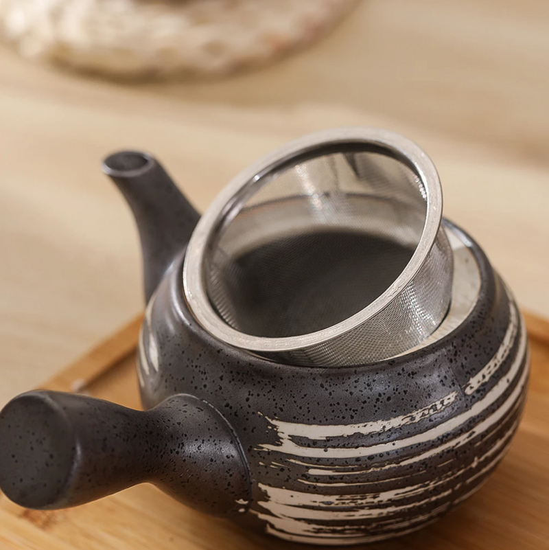 Japanese teapot kyusu black and white