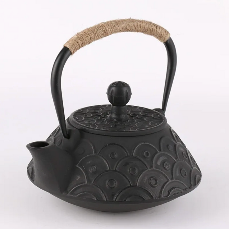 Japanese teapot in cast iron vague motifs