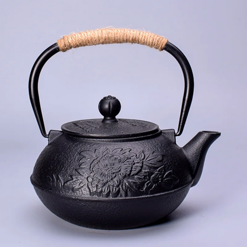 Japanese teapot in cast iron flower pattern