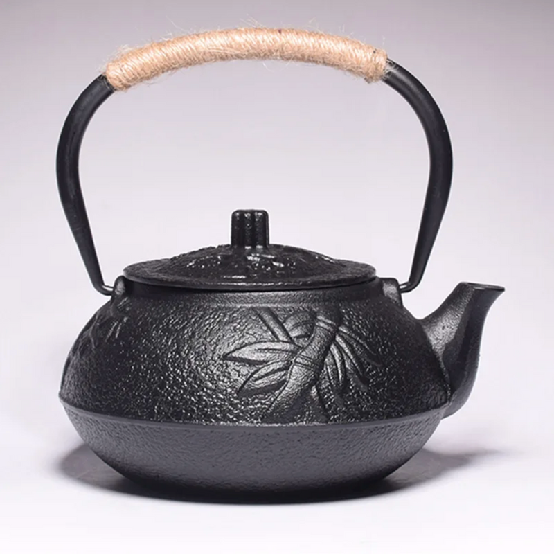 Japanese teapot in cast iron bamboo pattern