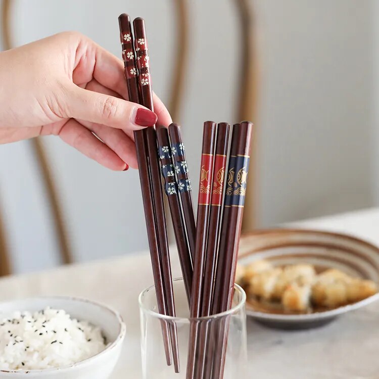 Box with Japanese baguettes (set of 2)